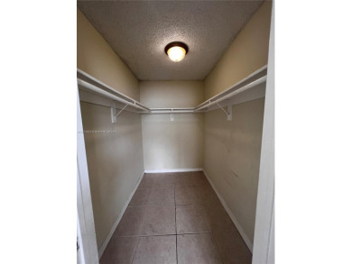 Location Location !!
Confortable 1/1  775sf. Balcony 
Laundry