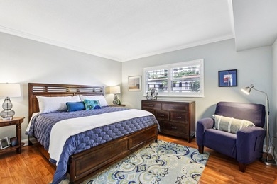 Best location in the heart of downtown ! Walk to dozens of