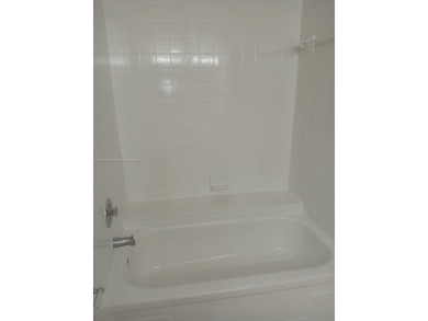 Location Location !!
Confortable 1/1  775sf. Balcony 
Laundry