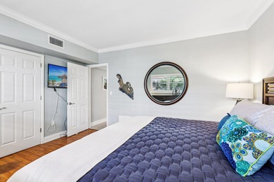 Best location in the heart of downtown ! Walk to dozens of