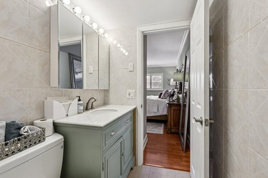 Best location in the heart of downtown ! Walk to dozens of