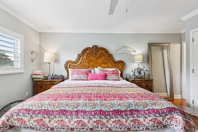 Best location in the heart of downtown ! Walk to dozens of