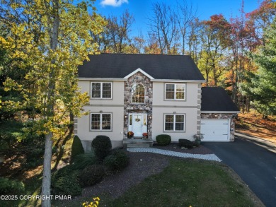 WELCOME TO 104 WOLF HOLLOW RD, A GOLF LOVERS DREAM!! This