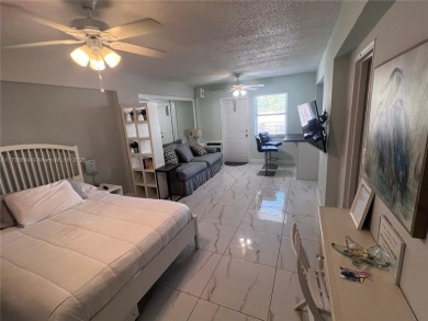 Prime Hollywood Beach Studio - No Rental Restrictions! Location