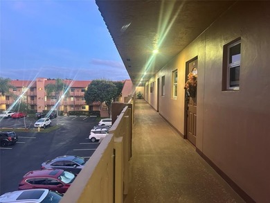 Sunrise Lakes Phase 3. A 55+Community.  1 Bed, 1.5 Bath
Enjoy