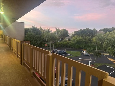 Sunrise Lakes Phase 3. A 55+Community.  1 Bed, 1.5 Bath
Enjoy