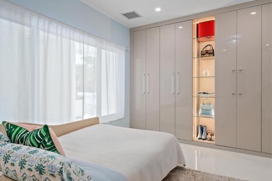 Beautifully renovated in-town apartment at the historic direct