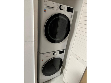 Top-floor condo with spectacular lakefront views! Located just