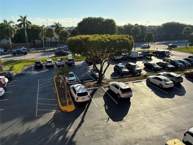 Top-floor condo with spectacular lakefront views! Located just