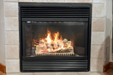 SKI-IN/SKI-OUT! Enjoy mountain living in this slope side 1,000+