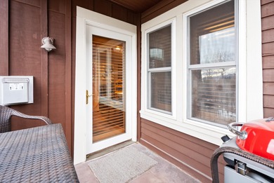 SKI-IN/SKI-OUT! Enjoy mountain living in this slope side 1,000+