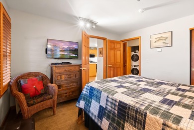 SKI-IN/SKI-OUT! Enjoy mountain living in this slope side 1,000+