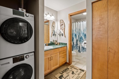 SKI-IN/SKI-OUT! Enjoy mountain living in this slope side 1,000+