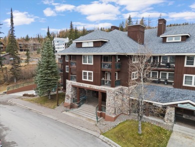 SKI-IN/SKI-OUT! Enjoy mountain living in this slope side 1,000+