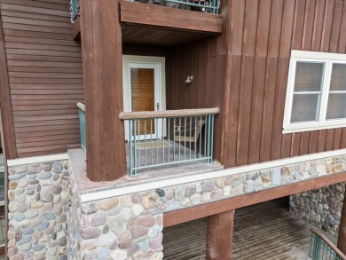 SKI-IN/SKI-OUT! Enjoy mountain living in this slope side 1,000+