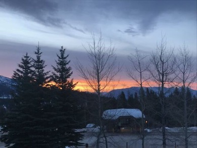 SKI-IN/SKI-OUT! Enjoy mountain living in this slope side 1,000+