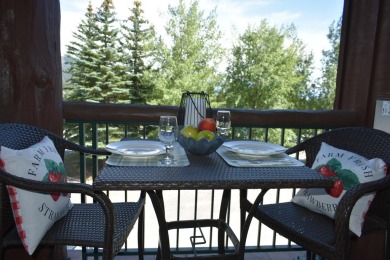 SKI-IN/SKI-OUT! Enjoy mountain living in this slope side 1,000+