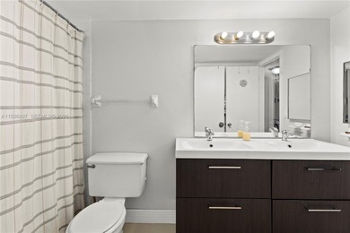 2 stories condo, 2 beds/1.5 baths, laundry in unit, porcelain