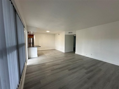 Beautiful 2BD/2BA co-op located just minutes from the beach in