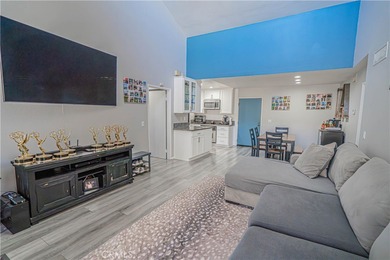 Welcome Home!!
Remodeled top-floor 2BD/2BA condo in desirable