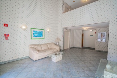 Welcome Home!!
Remodeled top-floor 2BD/2BA condo in desirable