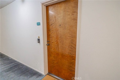 Welcome Home!!
Remodeled top-floor 2BD/2BA condo in desirable