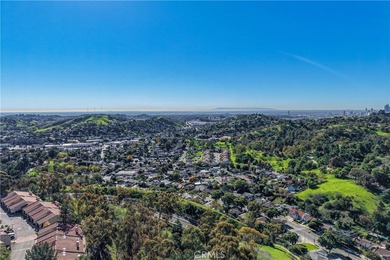 Welcome Home!!
Remodeled top-floor 2BD/2BA condo in desirable