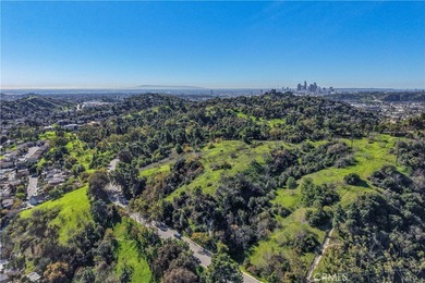 Welcome Home!!
Remodeled top-floor 2BD/2BA condo in desirable