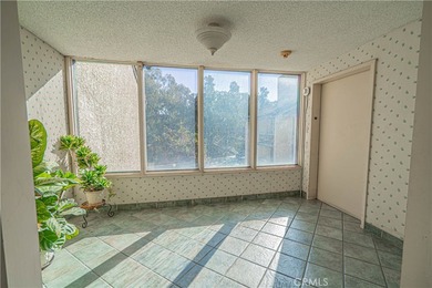 Welcome Home!!
Remodeled top-floor 2BD/2BA condo in desirable