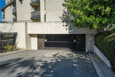 Welcome Home!!
Remodeled top-floor 2BD/2BA condo in desirable