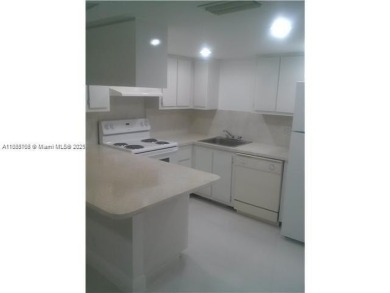 EXCELLENT OPPORTUNITY FOR THIS UNIT IN LAS VISTAS, DORAL