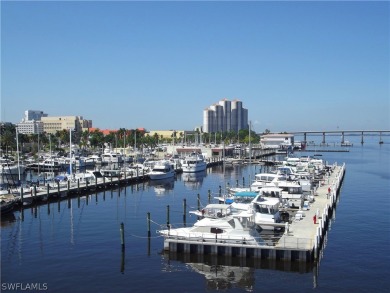 Dramatic views of the Caloosahatchee River Estuary from your