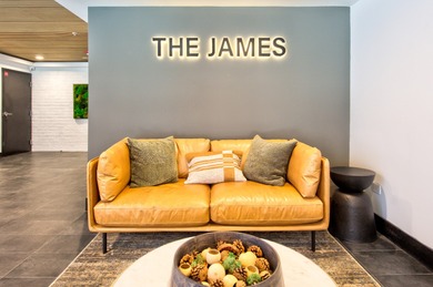 This condo comes with a REDUCED RATE as low as 5.875% (APR 6