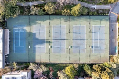 5202 Shelter Creek LN