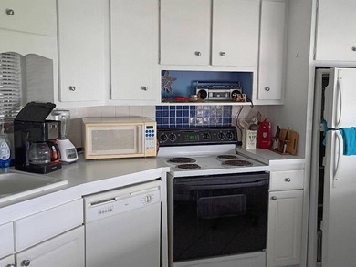 Charming and beautifully maintained 1 bedroom, 1 bath home being