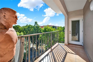 Fantastic apartment, totally remodeled top to bottom in the west