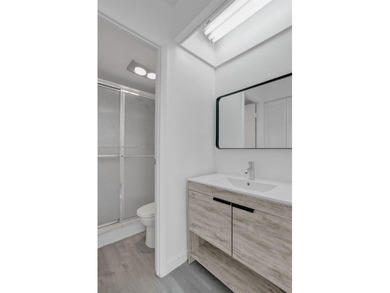 Beautiful unit 2/2 + den, with a great view, located on the 4