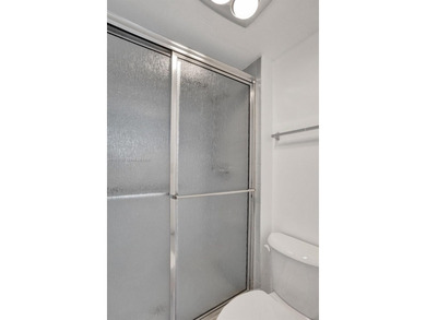 Beautiful unit 2/2 + den, with a great view, located on the 4