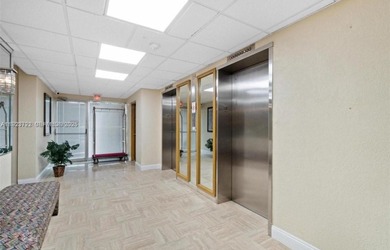 Beautiful unit 2/2 + den, with a great view, located on the 4