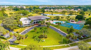 Beautiful unit 2/2 + den, with a great view, located on the 4