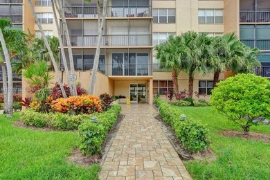 Beautiful unit 2/2 + den, with a great view, located on the 4