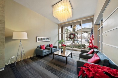 Newly updated 2 bed 2 bath unit in a well-managed Lakeview