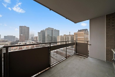 Newly updated 2 bed 2 bath unit in a well-managed Lakeview