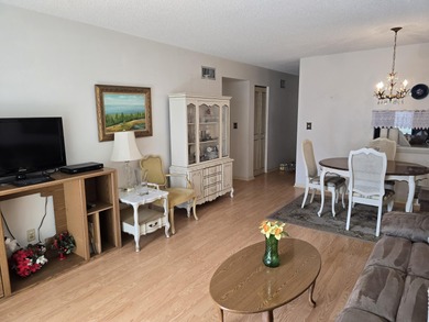 Great water view condo! You will enjoy the view of the fountain