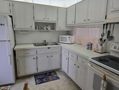 Great water view condo! You will enjoy the view of the fountain