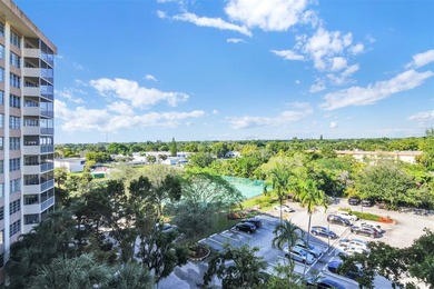 Beautifully renovated 2/2 condo in the desirable 55+ Country