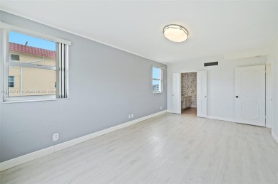 Stunning 2 bedrooms, 2 baths boasts breathtaking views of the