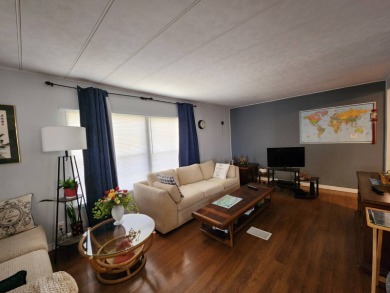 This 2 bed 2 bath home is located in Sun Valley a 5 star 55+