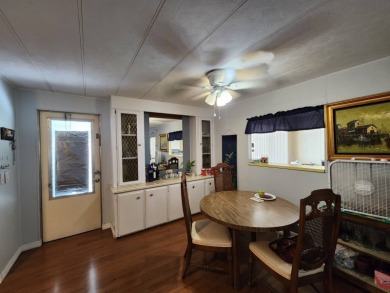 This 2 bed 2 bath home is located in Sun Valley a 5 star 55+