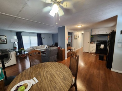 This 2 bed 2 bath home is located in Sun Valley a 5 star 55+